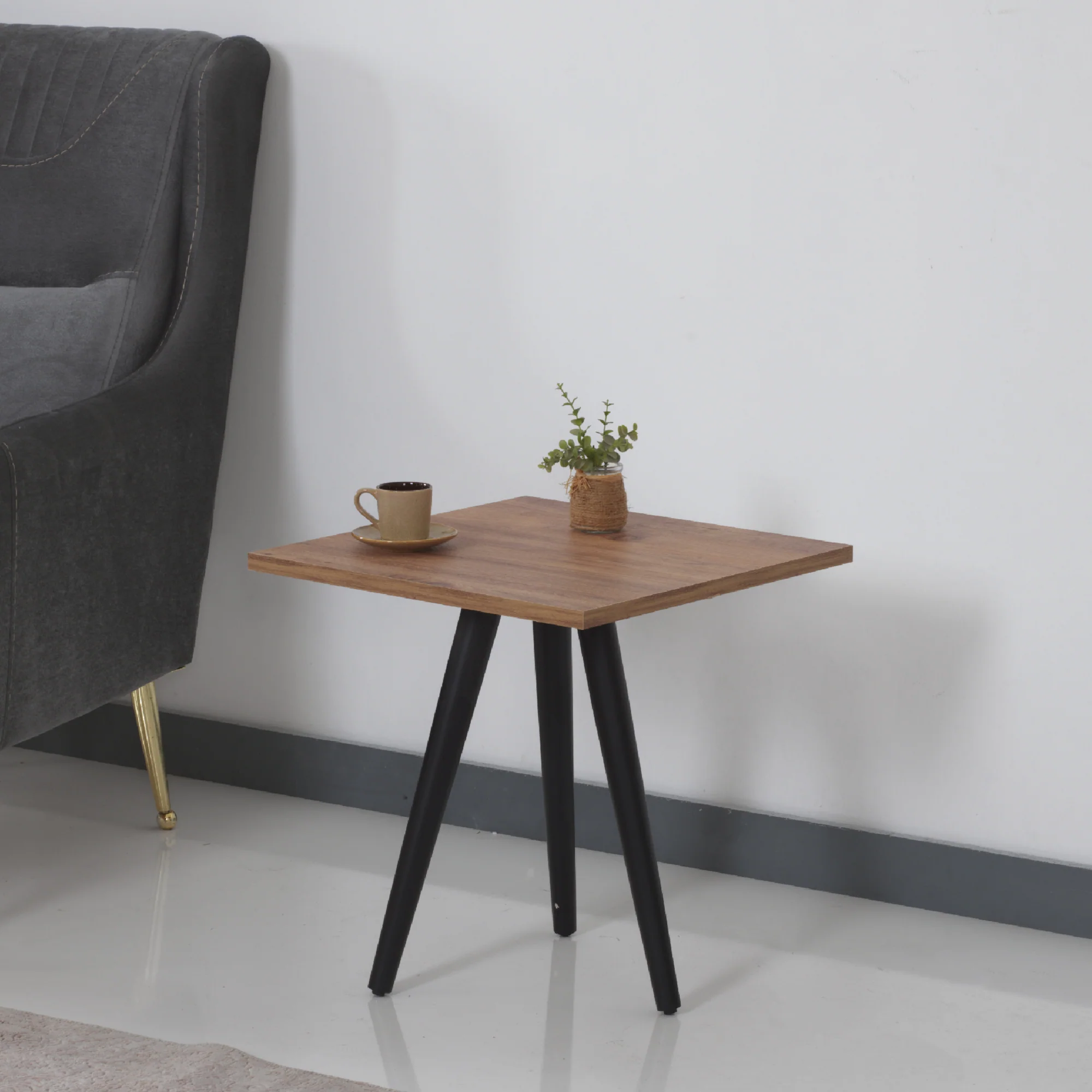 Couchtisch Ballerup  50 x 45 x 45 cm Schwarz / Walnuss-Optik [en.casa]