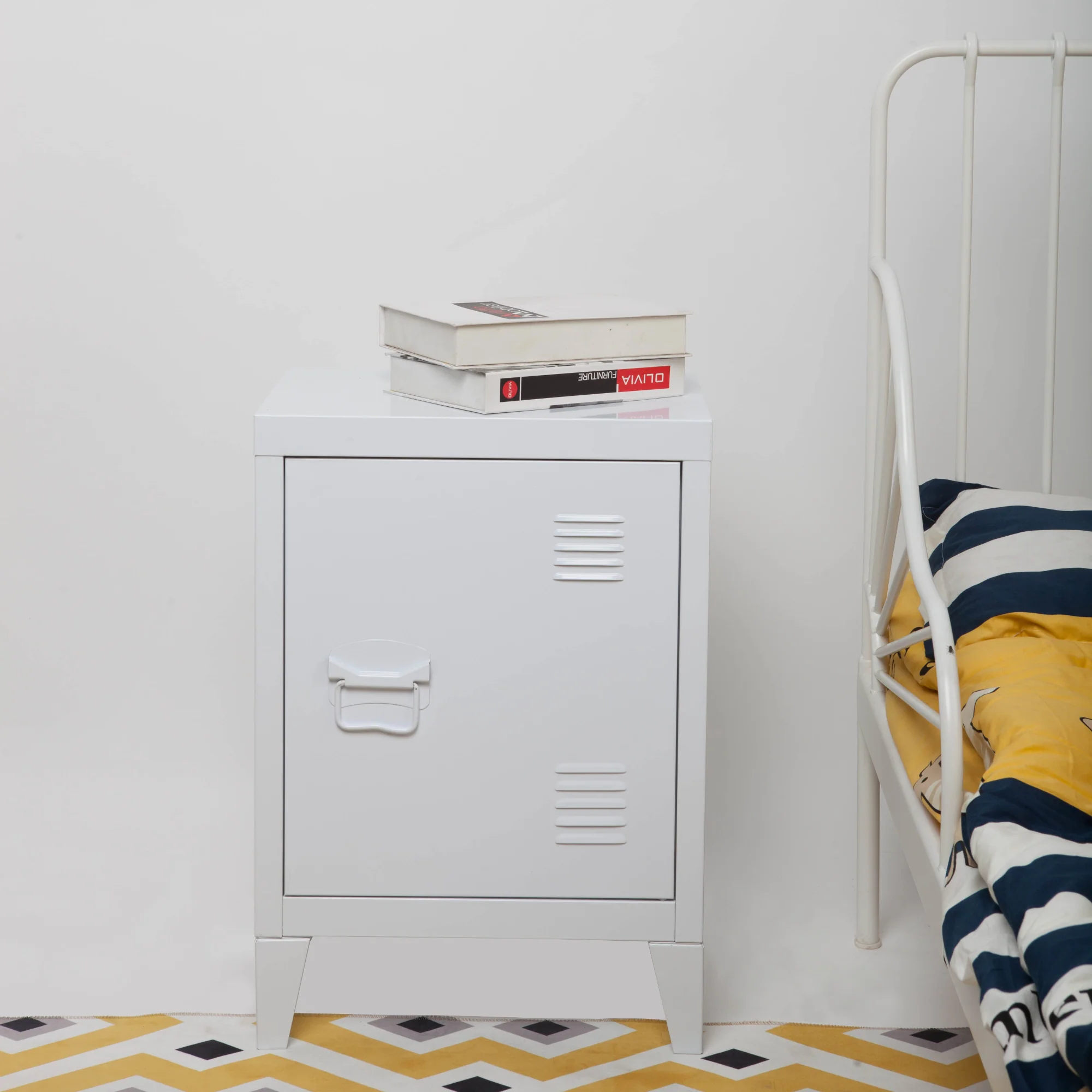 Nachtschrank Inari Türgriff links Stahl [en.casa]